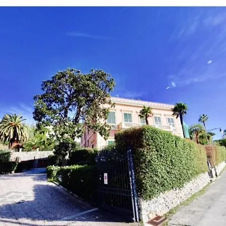 Eleonora Apartment *